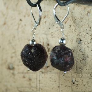 Kolczyki srebro i bryła granatu